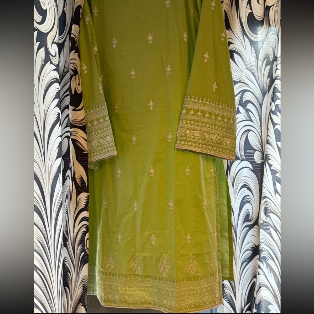 Beaut Pakistani brand Edenrobe’s Dress it’s cross stich Branded suit